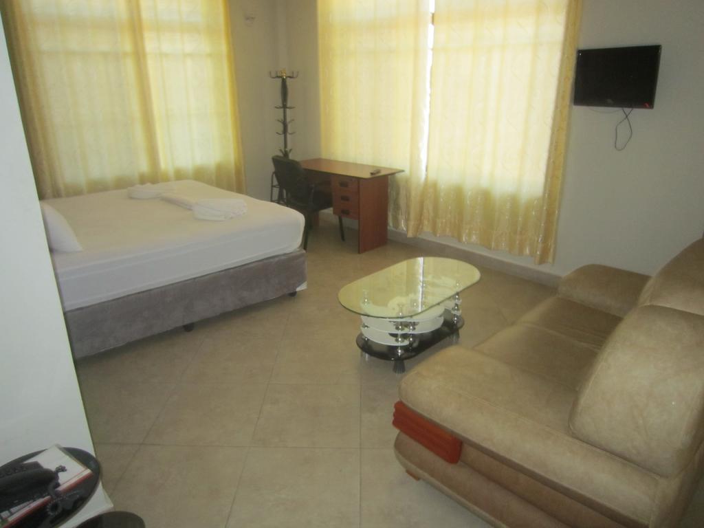 FQ Hotel Limited Dar es Salaam Esterno foto