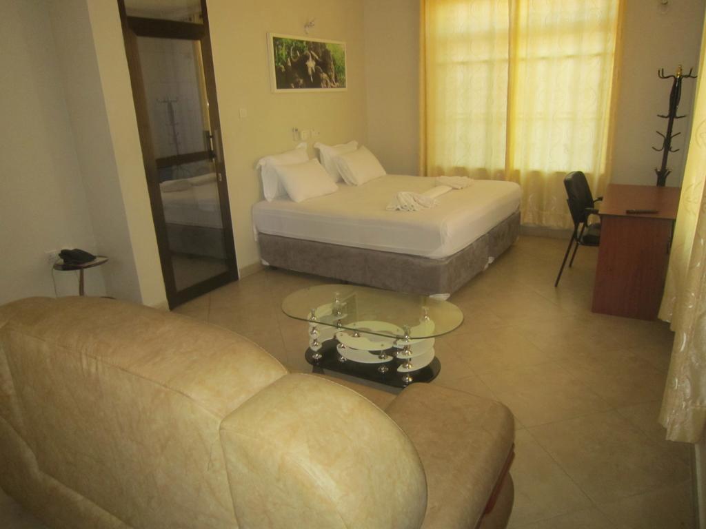 FQ Hotel Limited Dar es Salaam Esterno foto