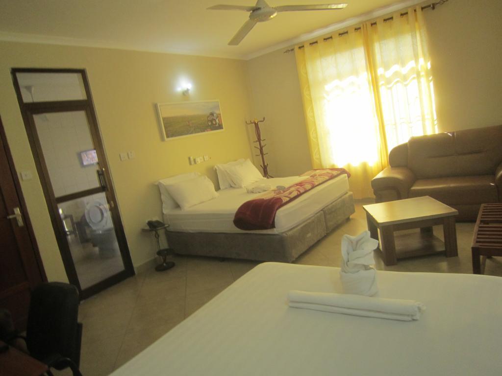 FQ Hotel Limited Dar es Salaam Esterno foto