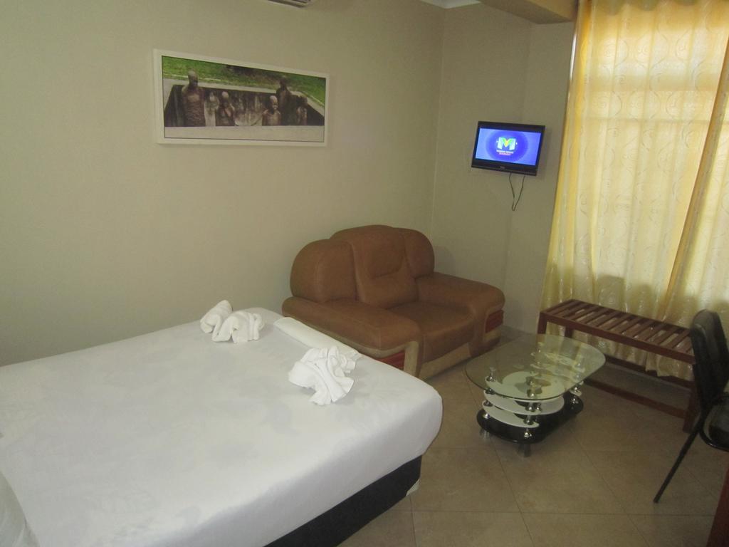 FQ Hotel Limited Dar es Salaam Esterno foto